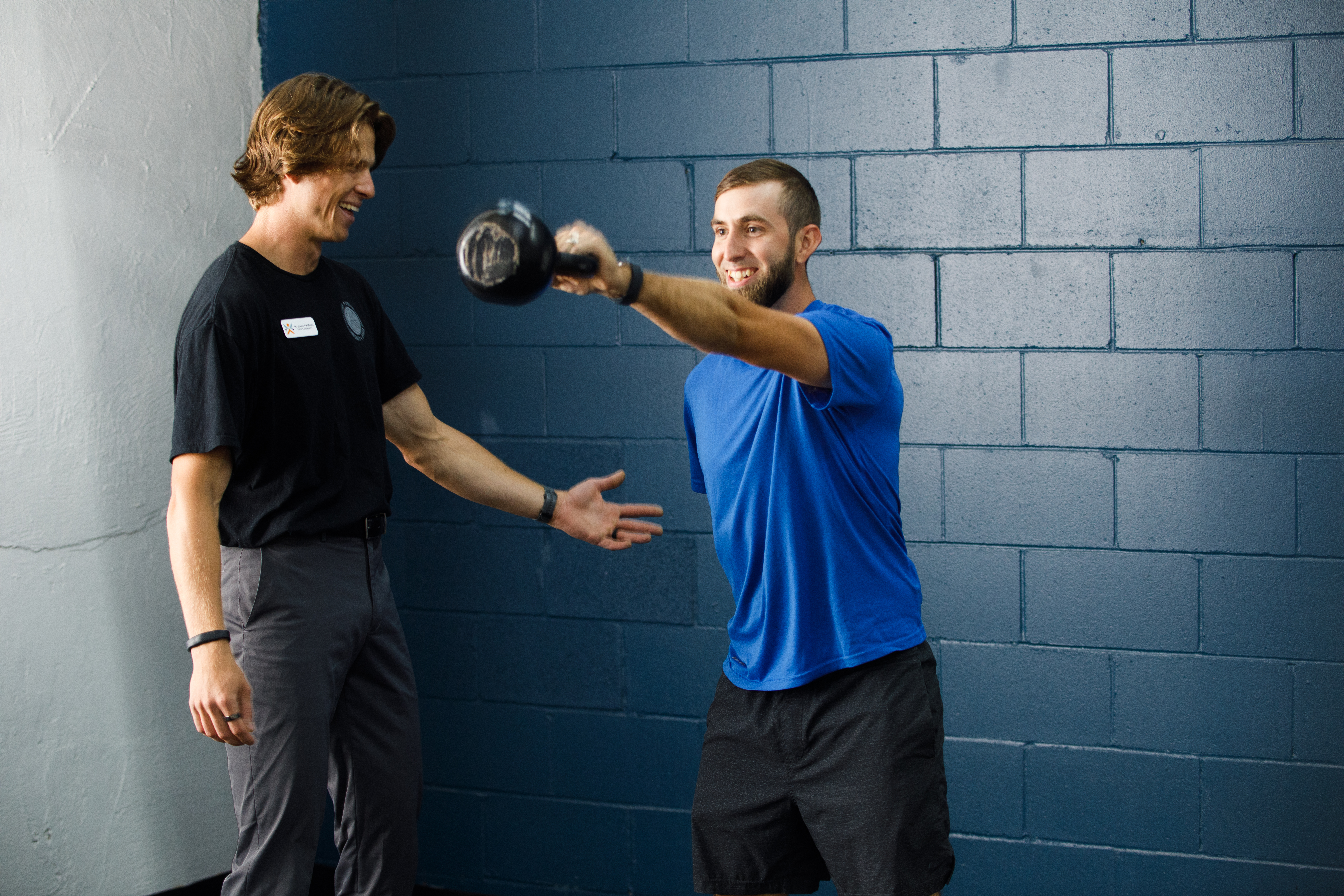 One-on-one strength coaching at Auxoma